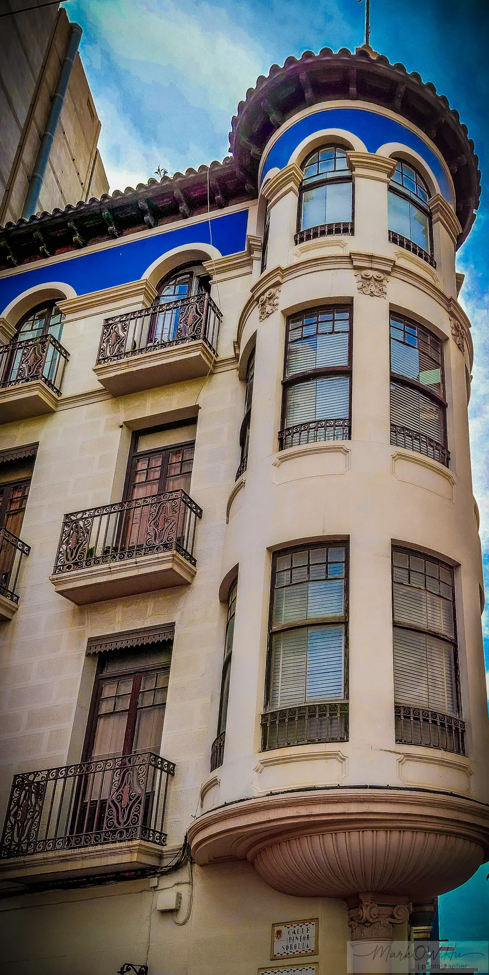 Historic corner building with glass balconies | Foto Walk 2026 Alicante | MarkOWiHu Photographer
