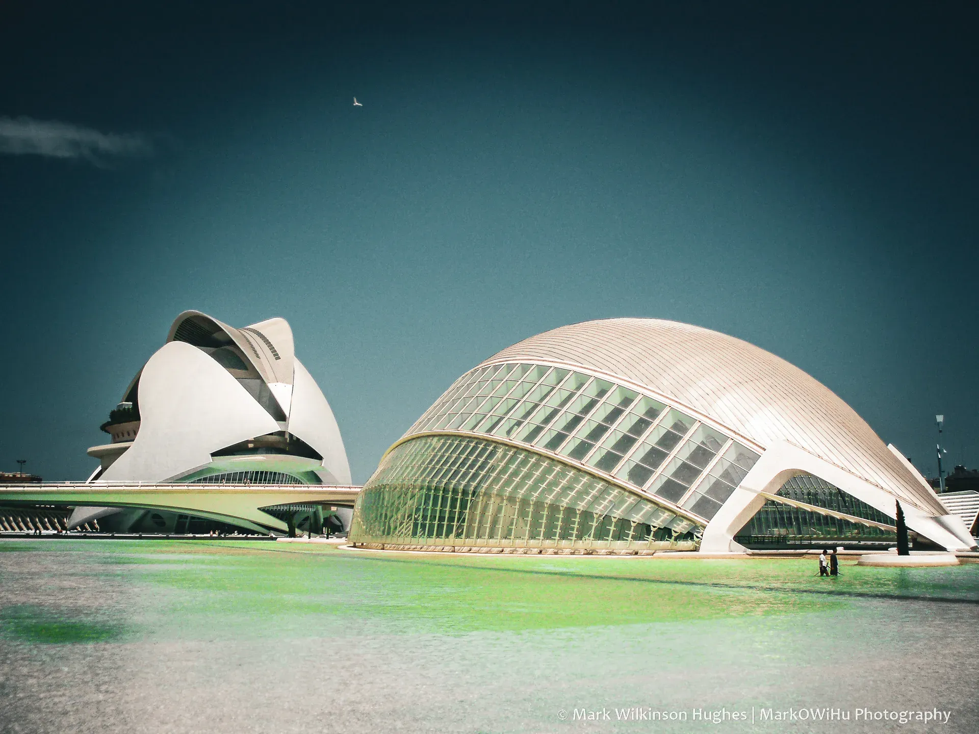 Modernist white dome and reflection pool under teal sky | Contemporary Architecture | Valencia | MarkOWiHu Photographer Fotógrafo • markowihu.es
