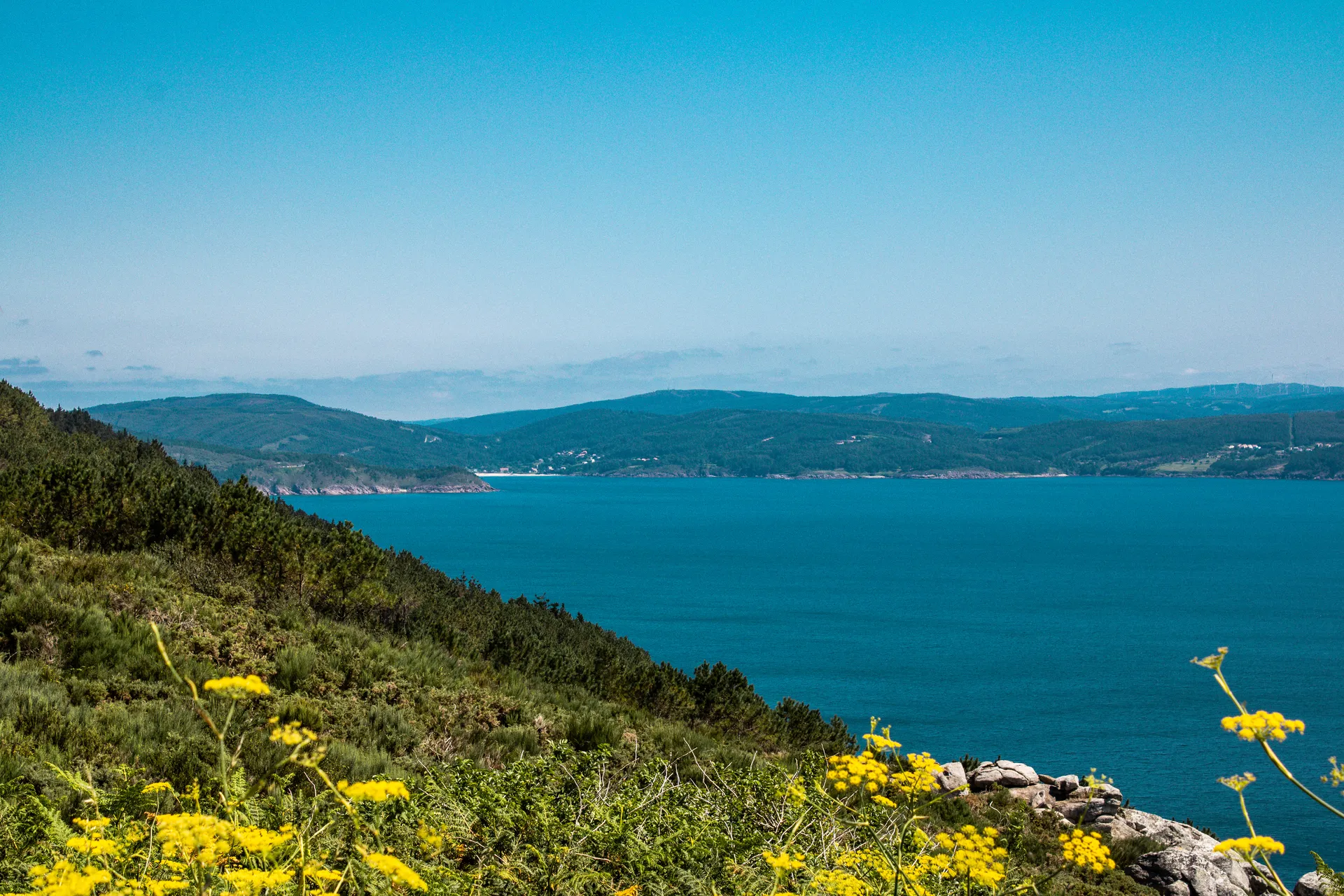 Panoramic view of turquoise coastal bay water and surrounding headland | Natural World | Alicante province | MarkOWiHu Photographer Fotógrafo • markowihu.es